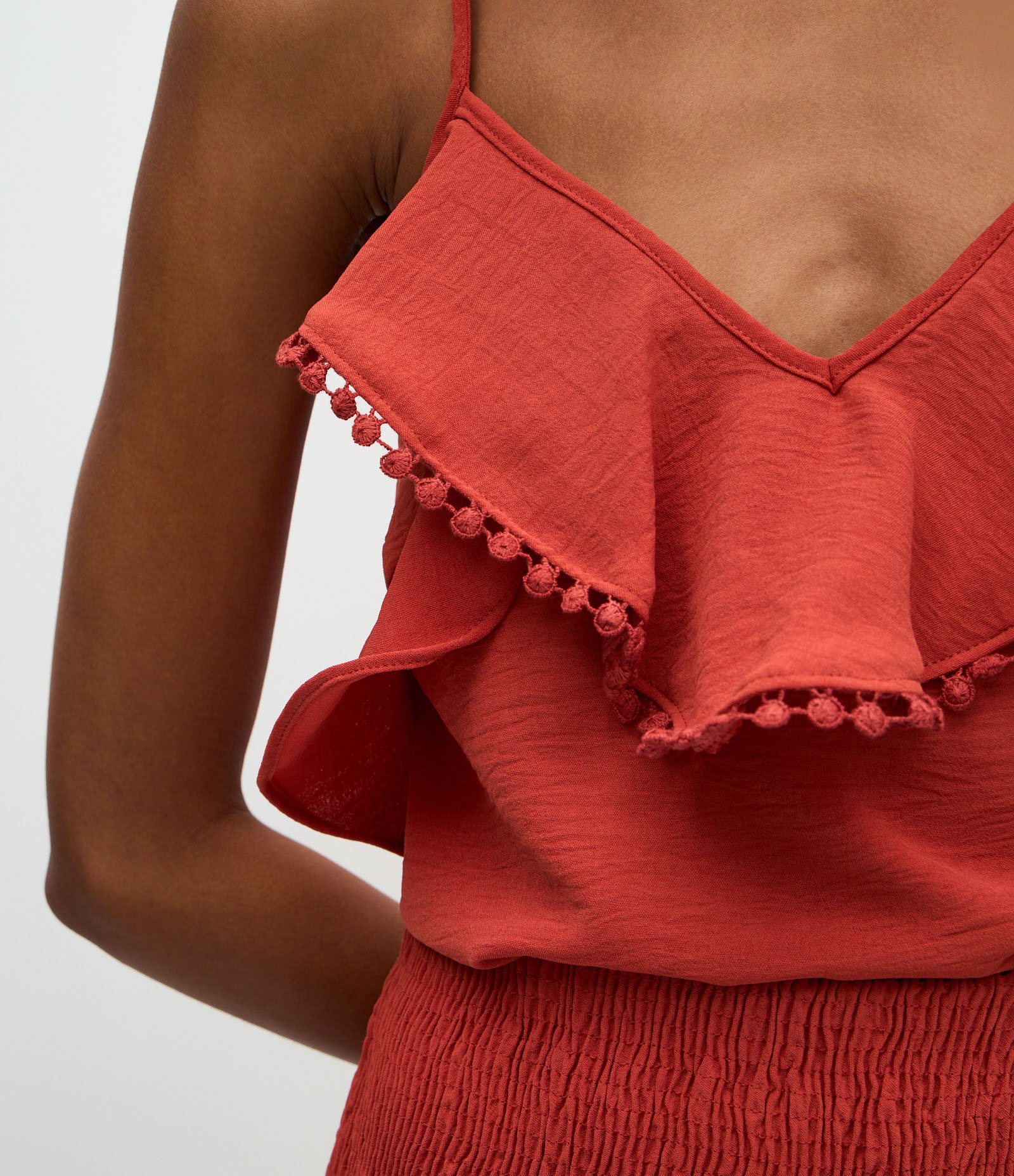 Blusa Alça Fina em Airflow com Babados e Pompom na Barra Laranja 4