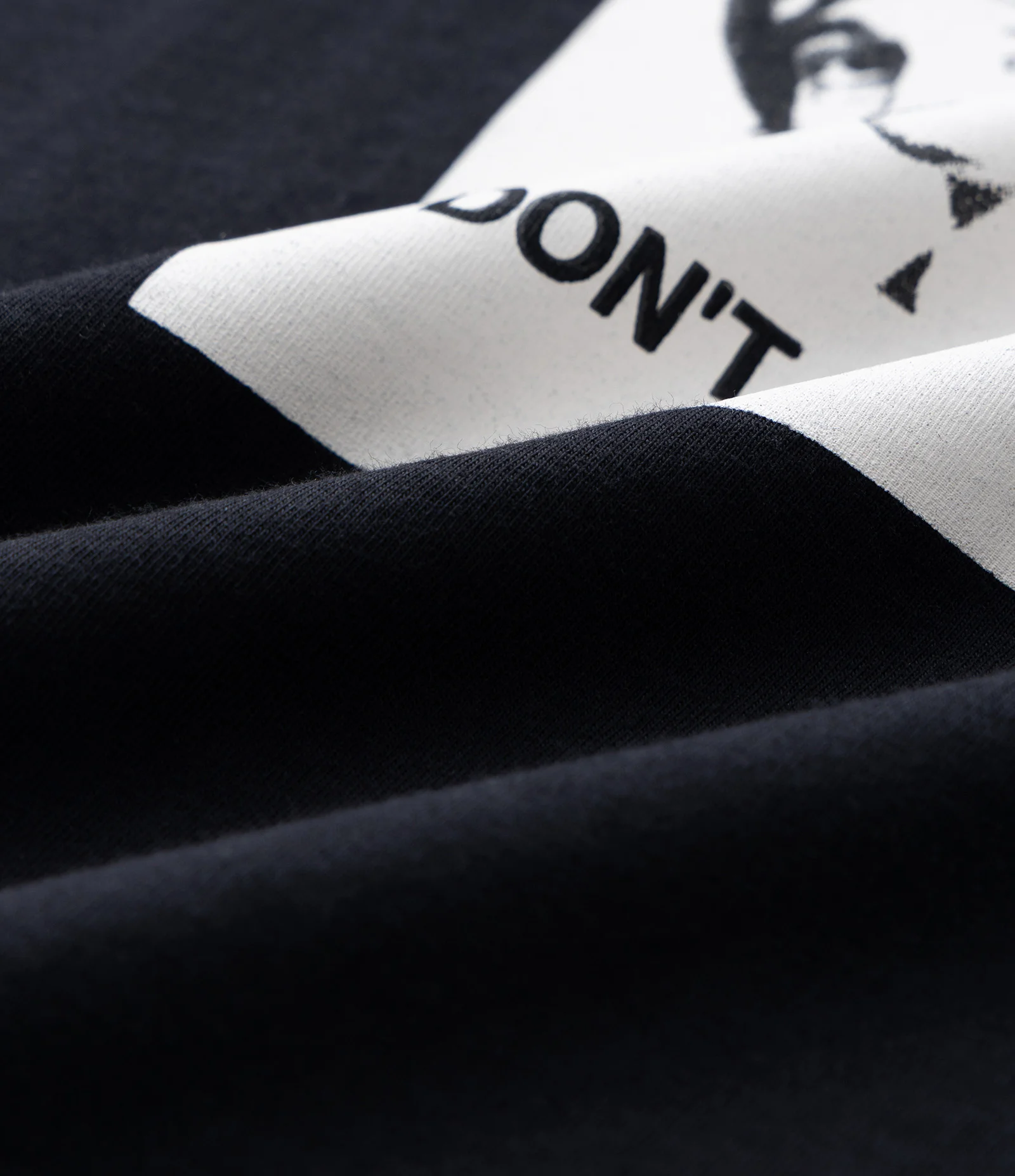 Camiseta em Algodão com Estampa Bee Gees Preto 6