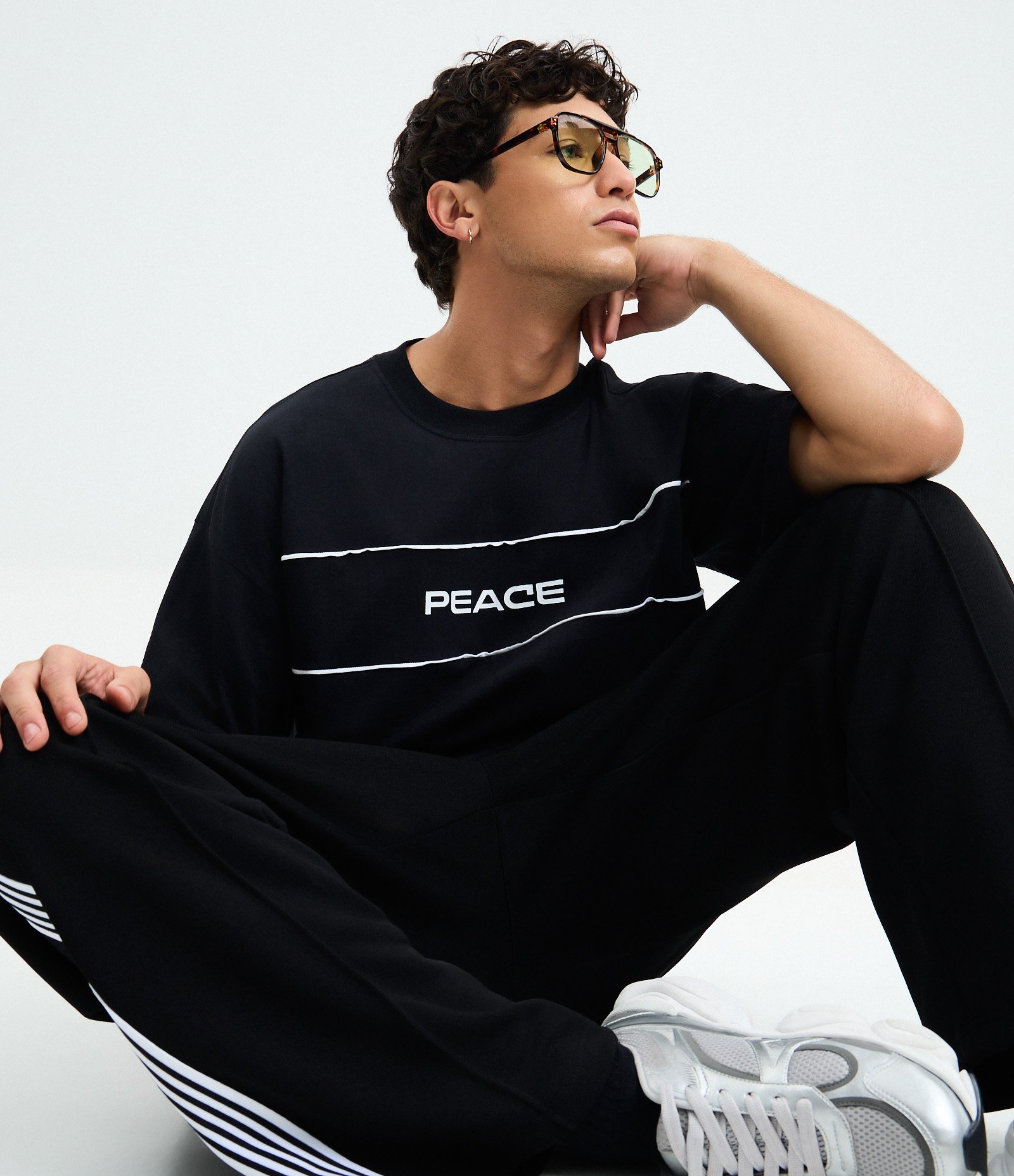 Camiseta Oversized em Algodão com Estampa Lettering Peace Preto 3