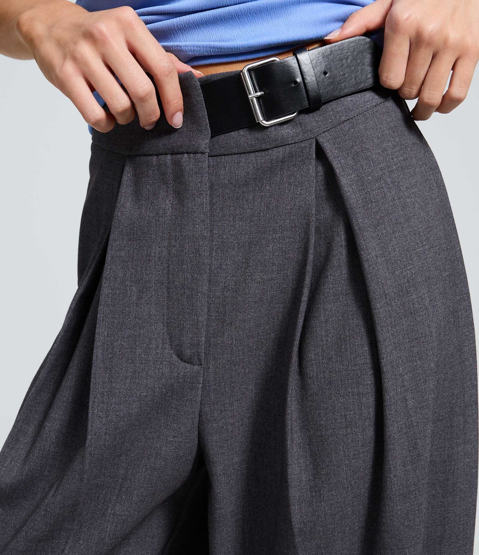 Calça Alfaiatada Barrel Cinza 4