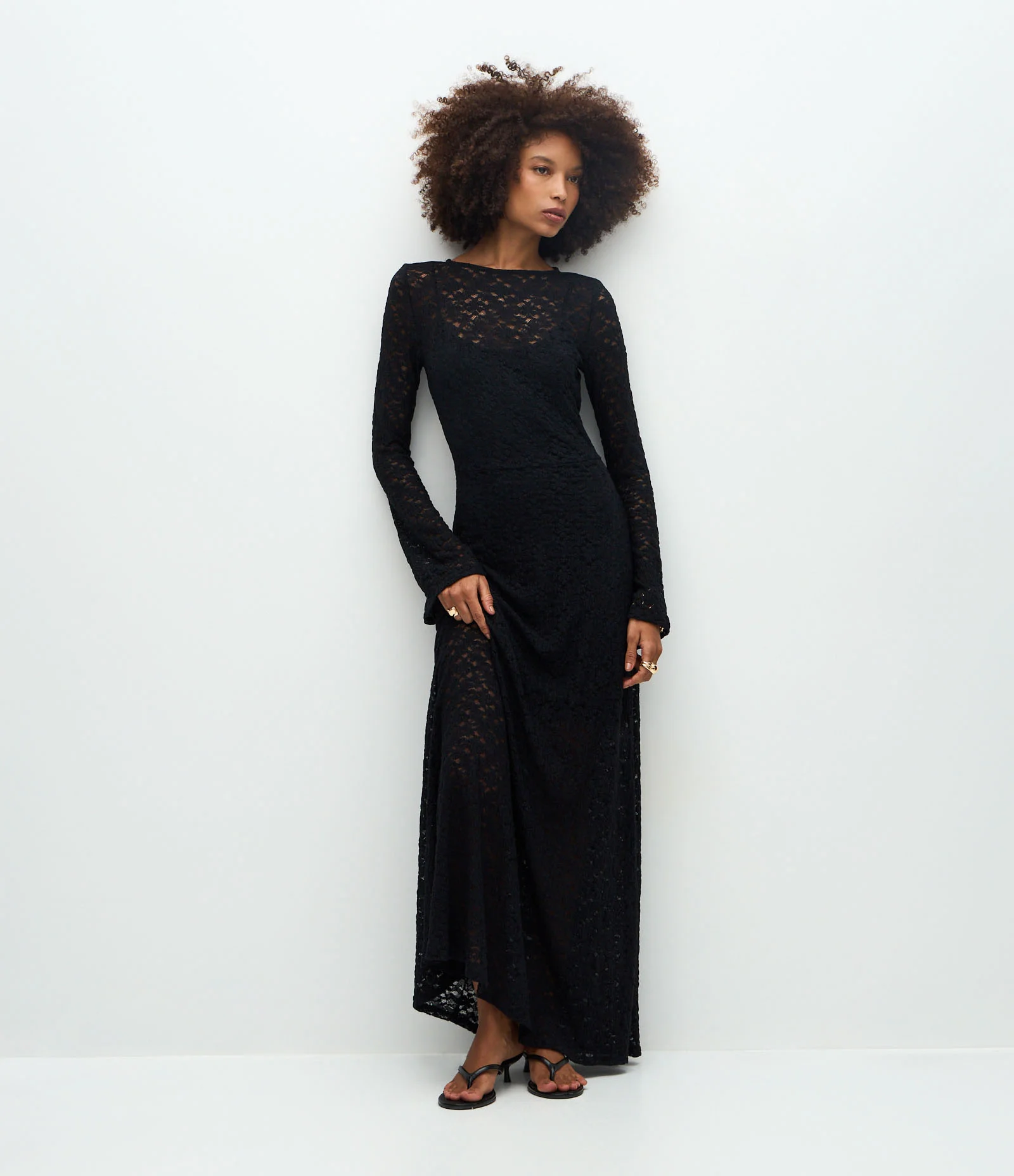 Vestido Longo em Renda com Manga Longa Preto 1