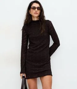 Vestido Rendado com Manga Longa e Gola Alta