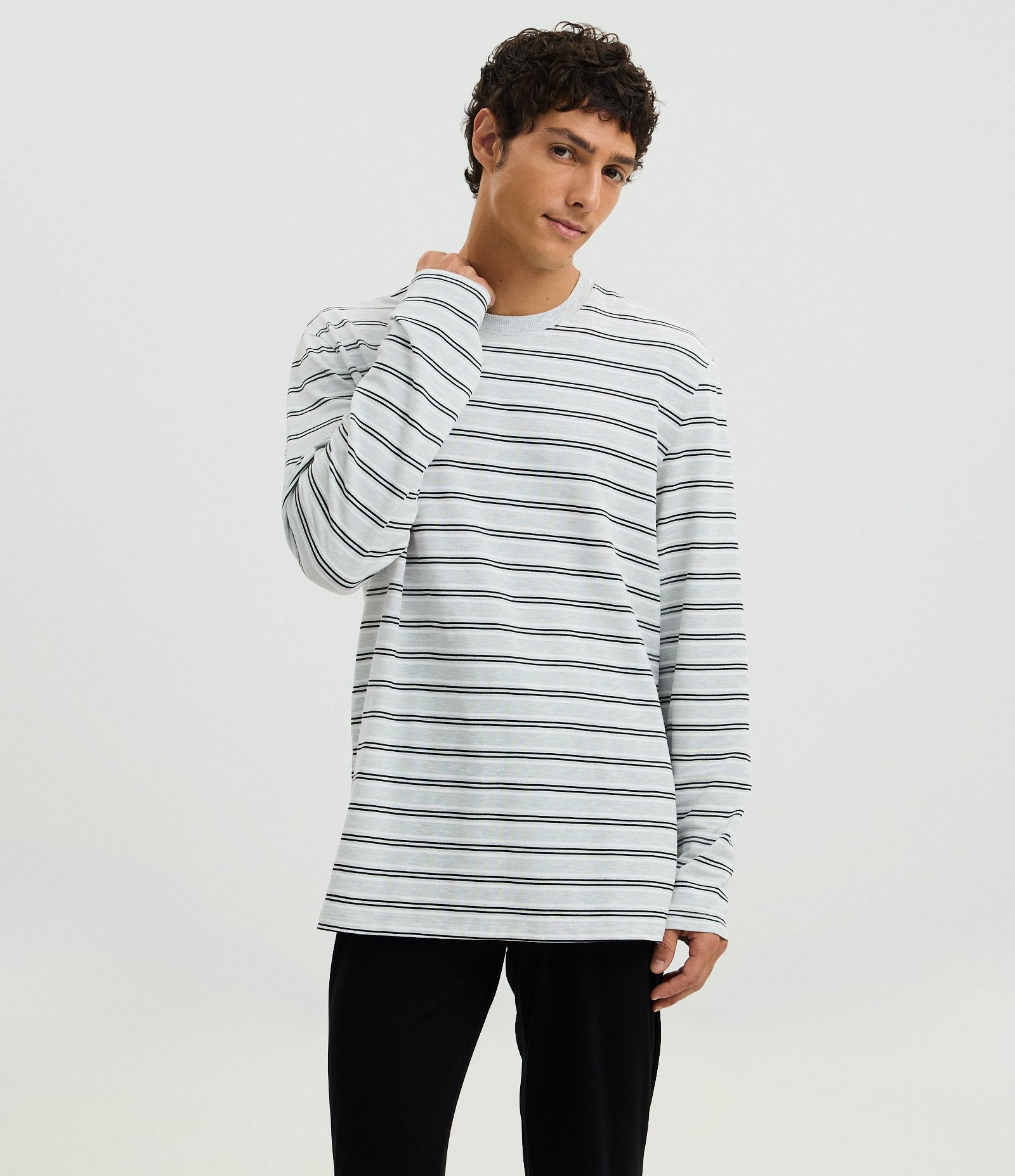 Pijama Longo com Camiseta Listrada Cinza 4