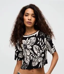 Camiseta em Moletinho com Estampa Floral e Gola Contrastante