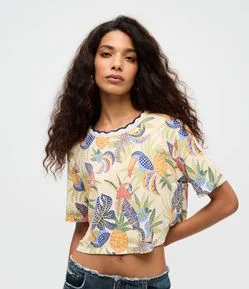 Camiseta em Moletinho com Estampa e Gola Ondulada