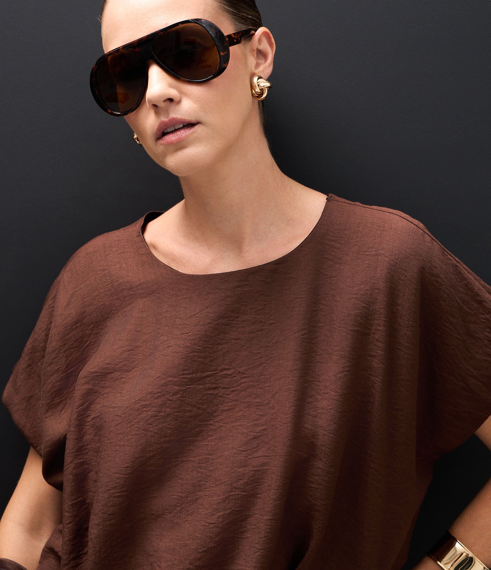 Blusa Balonê Curta em Viscose Marrom 4