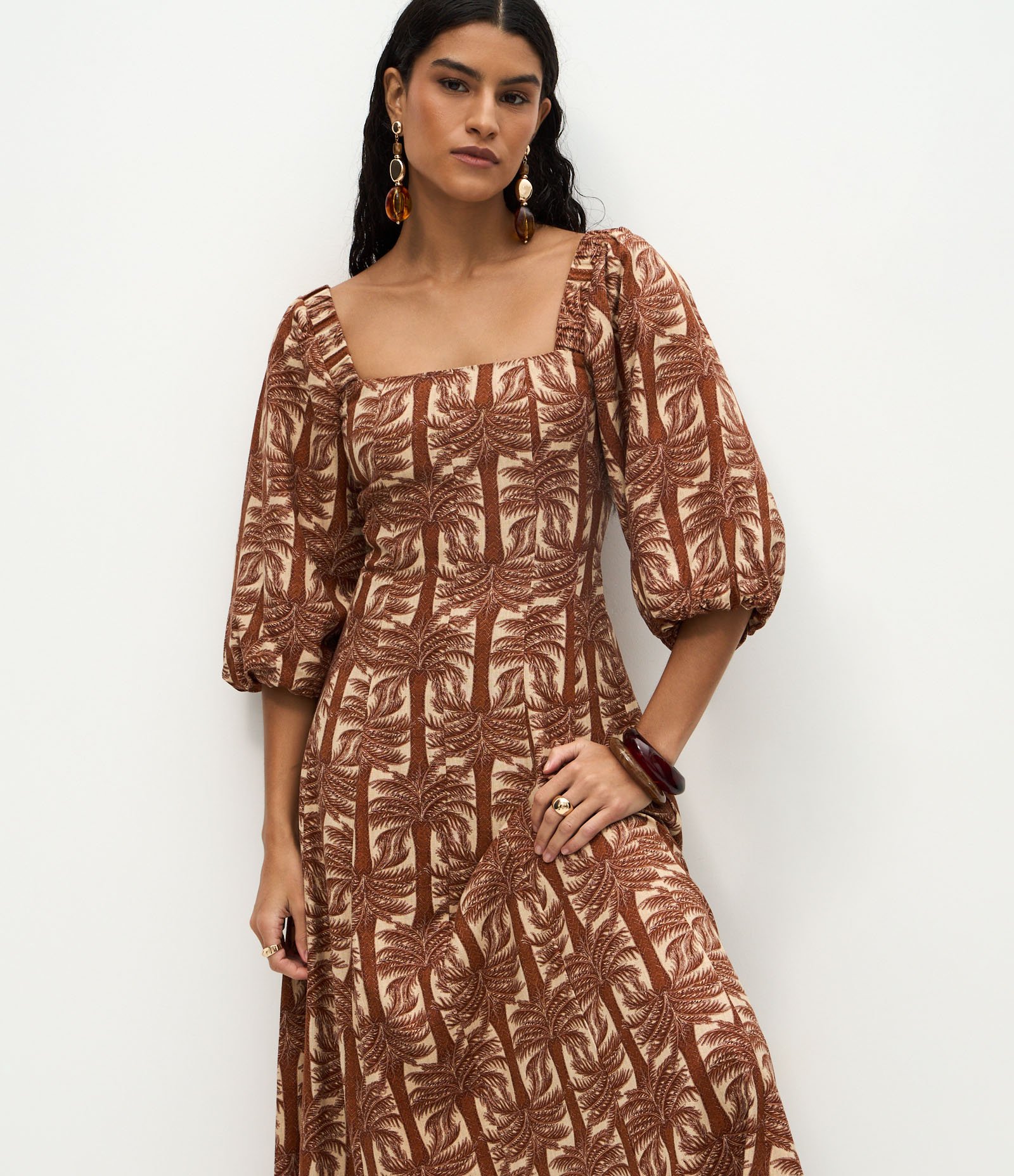 Vestido Midi Estampado em Viscolinho com Mangas Bufantes Marrom 3