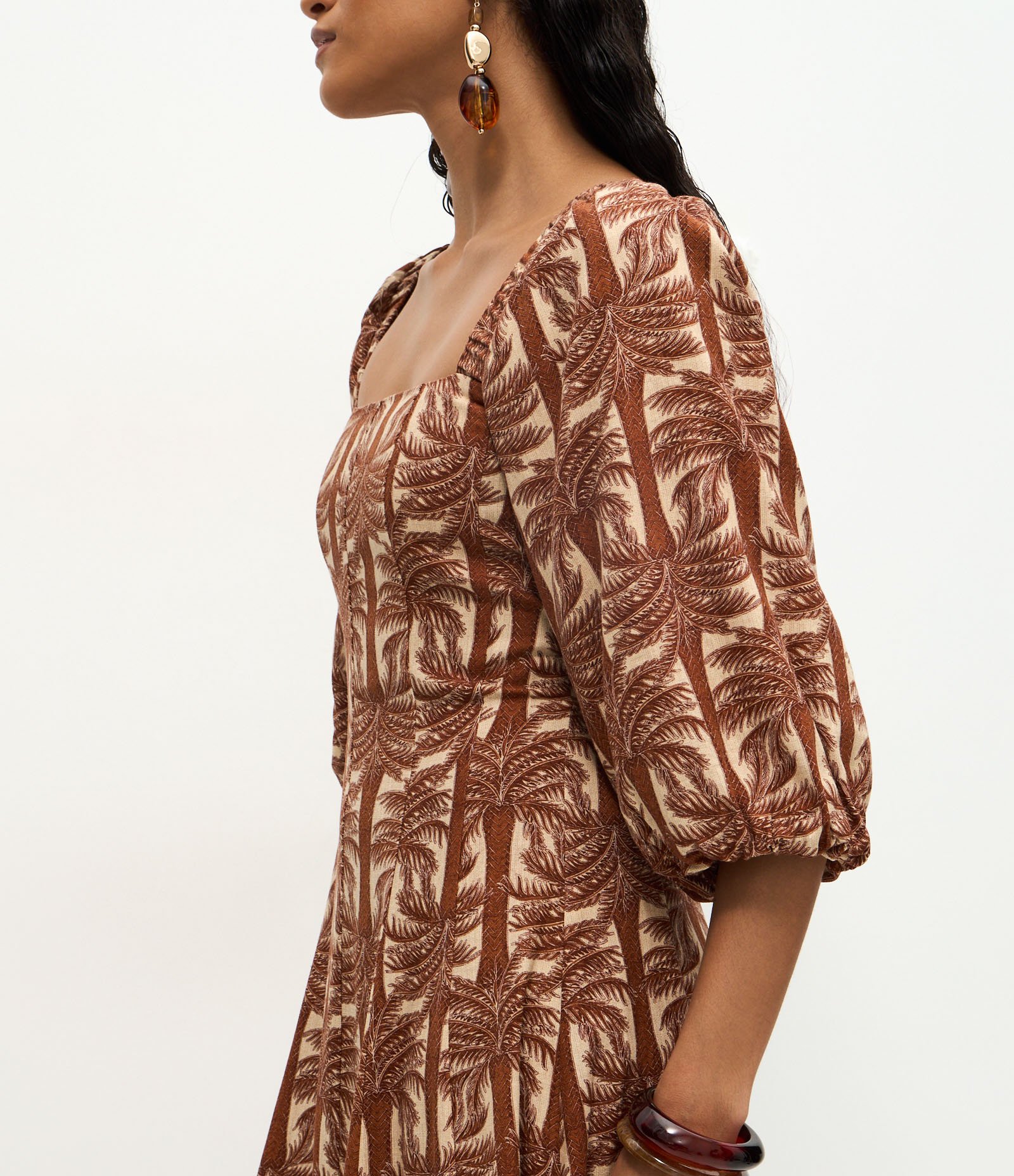 Vestido Midi Estampado em Viscolinho com Mangas Bufantes Marrom 4