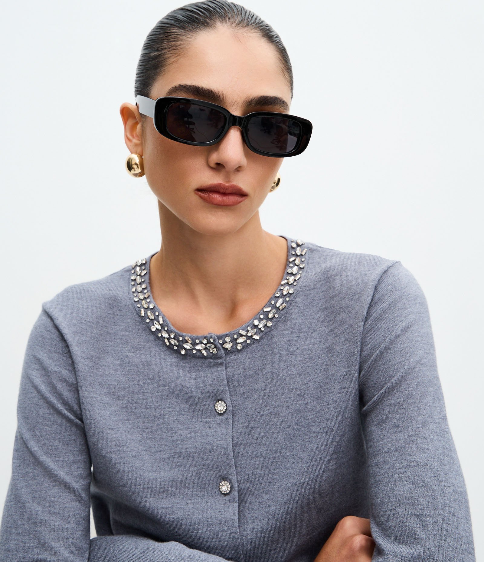 Cardigan Curto em Tricô com Aplicação no Decote Cinza 3