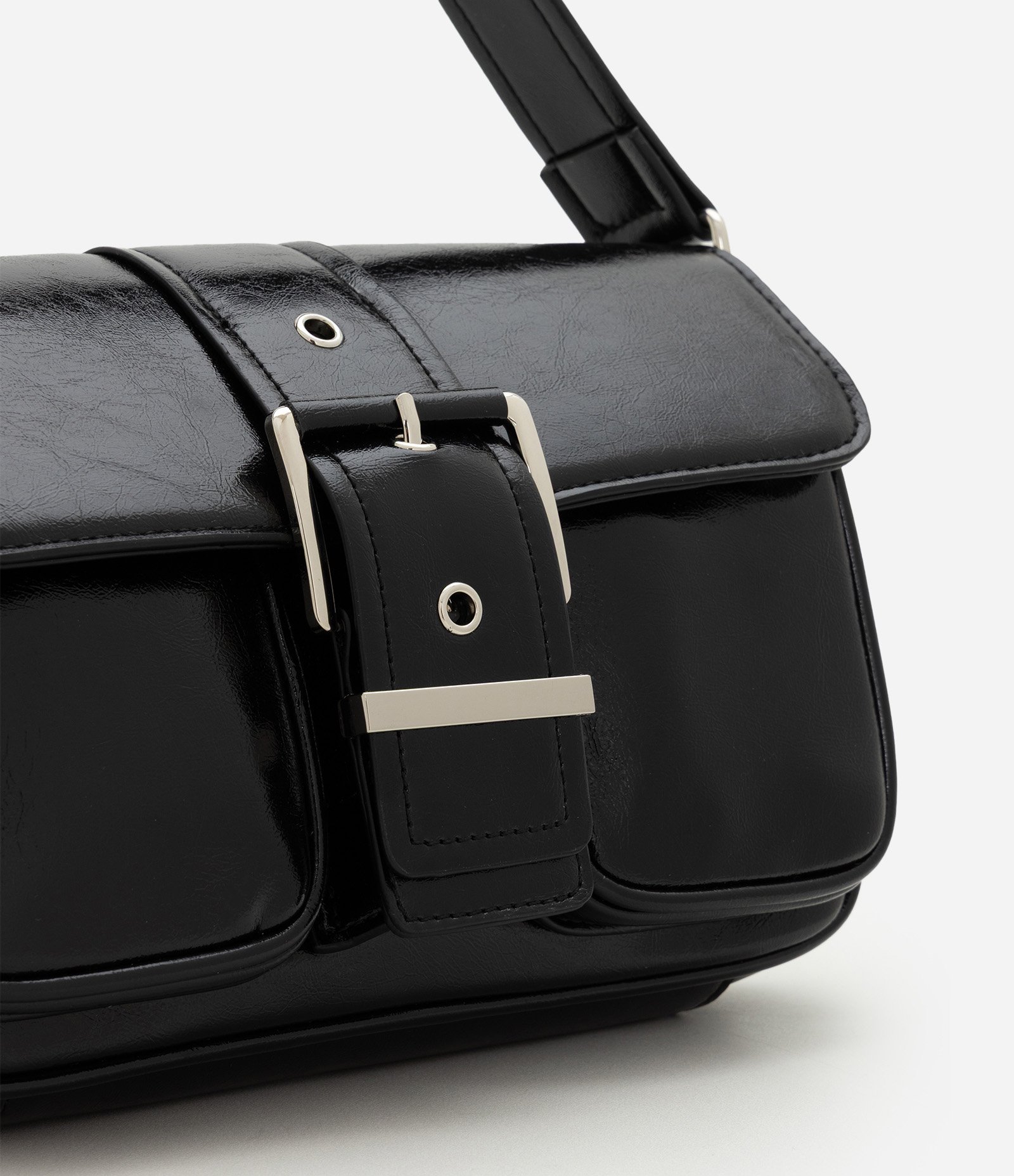 Bolsa Shoulder Média em PU com Tampa e Bolsos Frontais Preto 4