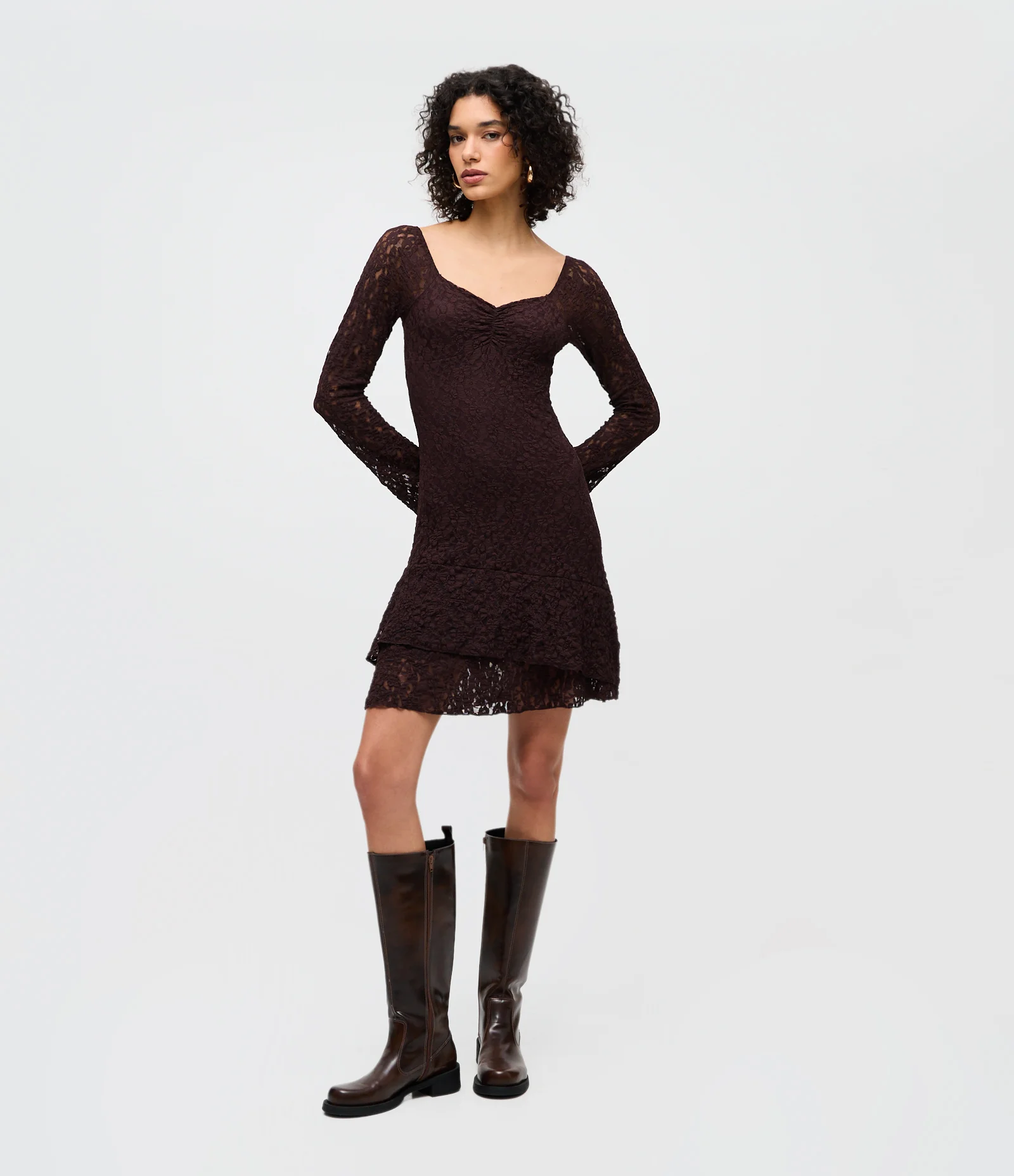 Vestido Curto Manga Longa em Renda Texturizada Marrom 1