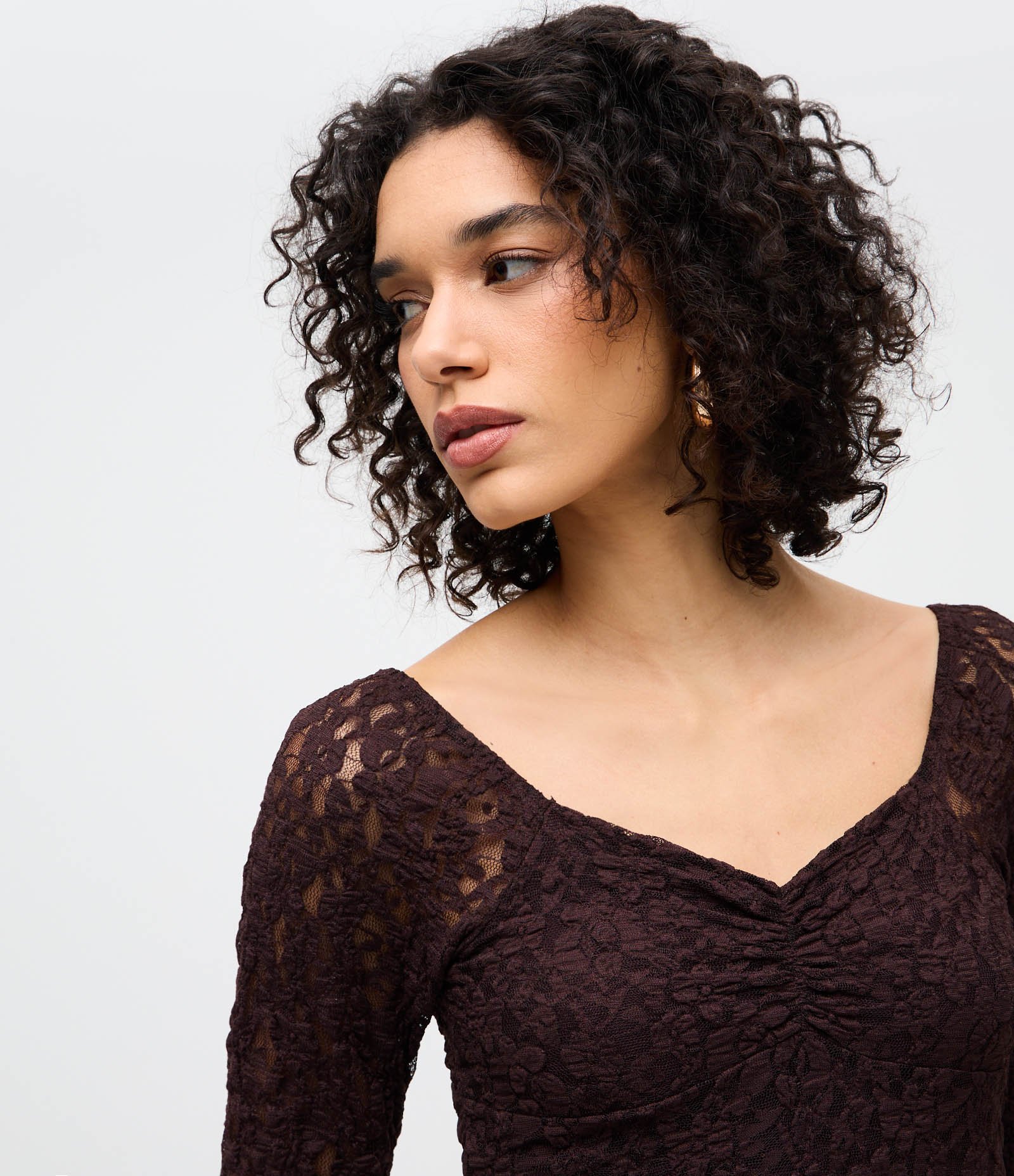 Vestido Curto Manga Longa em Renda Texturizada Marrom 3