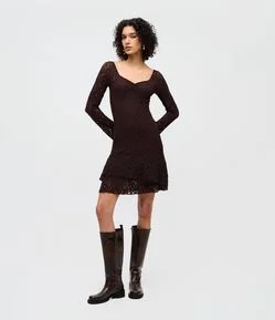 Vestido Curto Manga Longa em Renda Texturizada