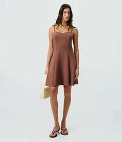 Vestido Curto Evasê de Alcinha