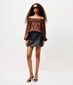 Short Saia em PU com Fenda Lateral