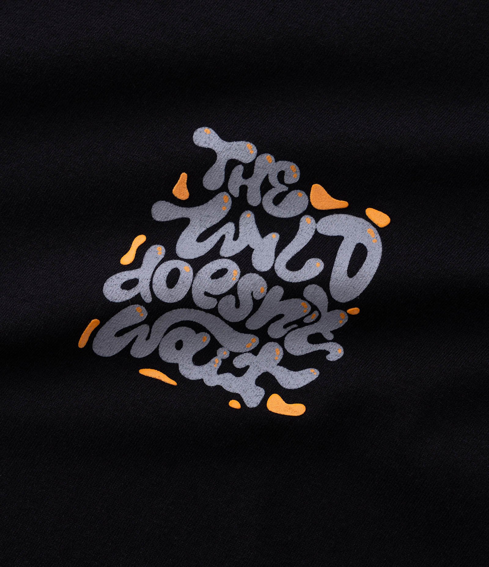 Camiseta Comfort em Algodão com Estampa Psicodélica The Wild Doesn’t Wait Preto 8