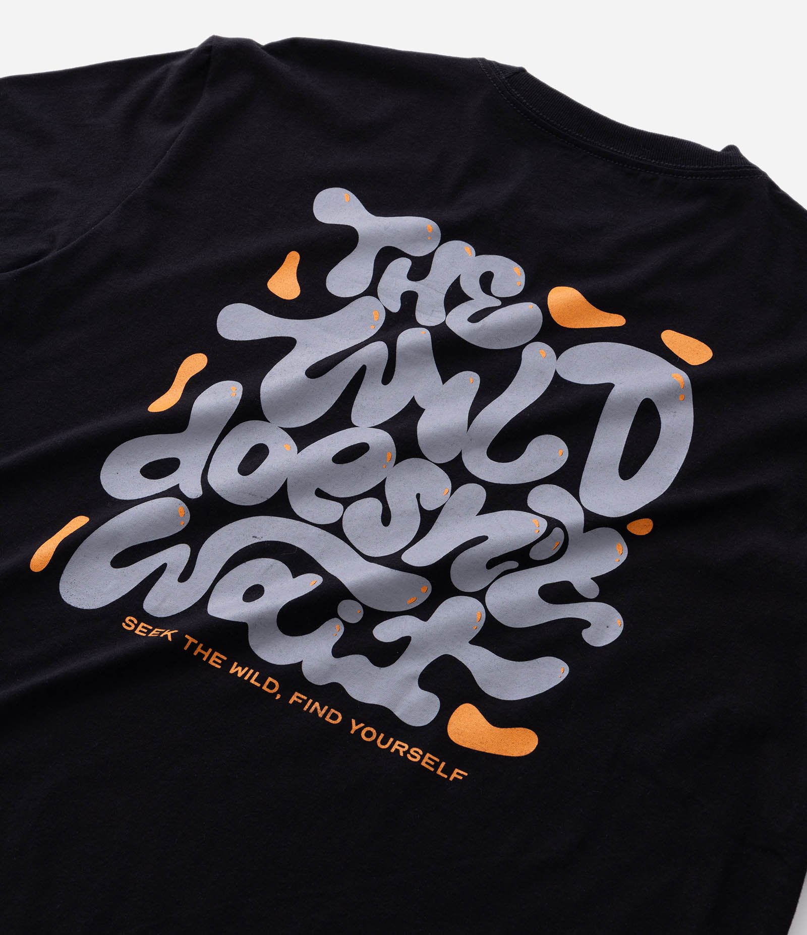 Camiseta Comfort em Algodão com Estampa Psicodélica The Wild Doesn’t Wait Preto 9