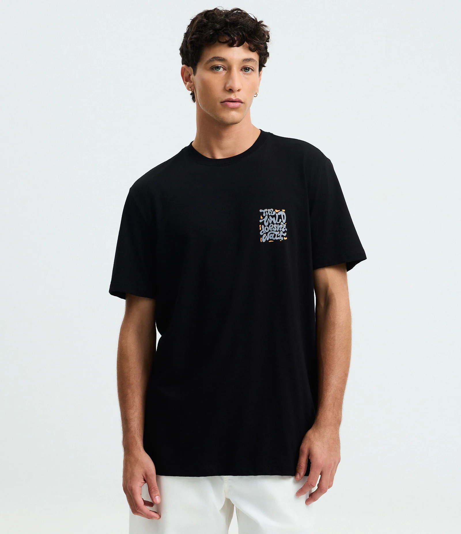 Camiseta Comfort em Algodão com Estampa Psicodélica The Wild Doesn’t Wait Preto 1