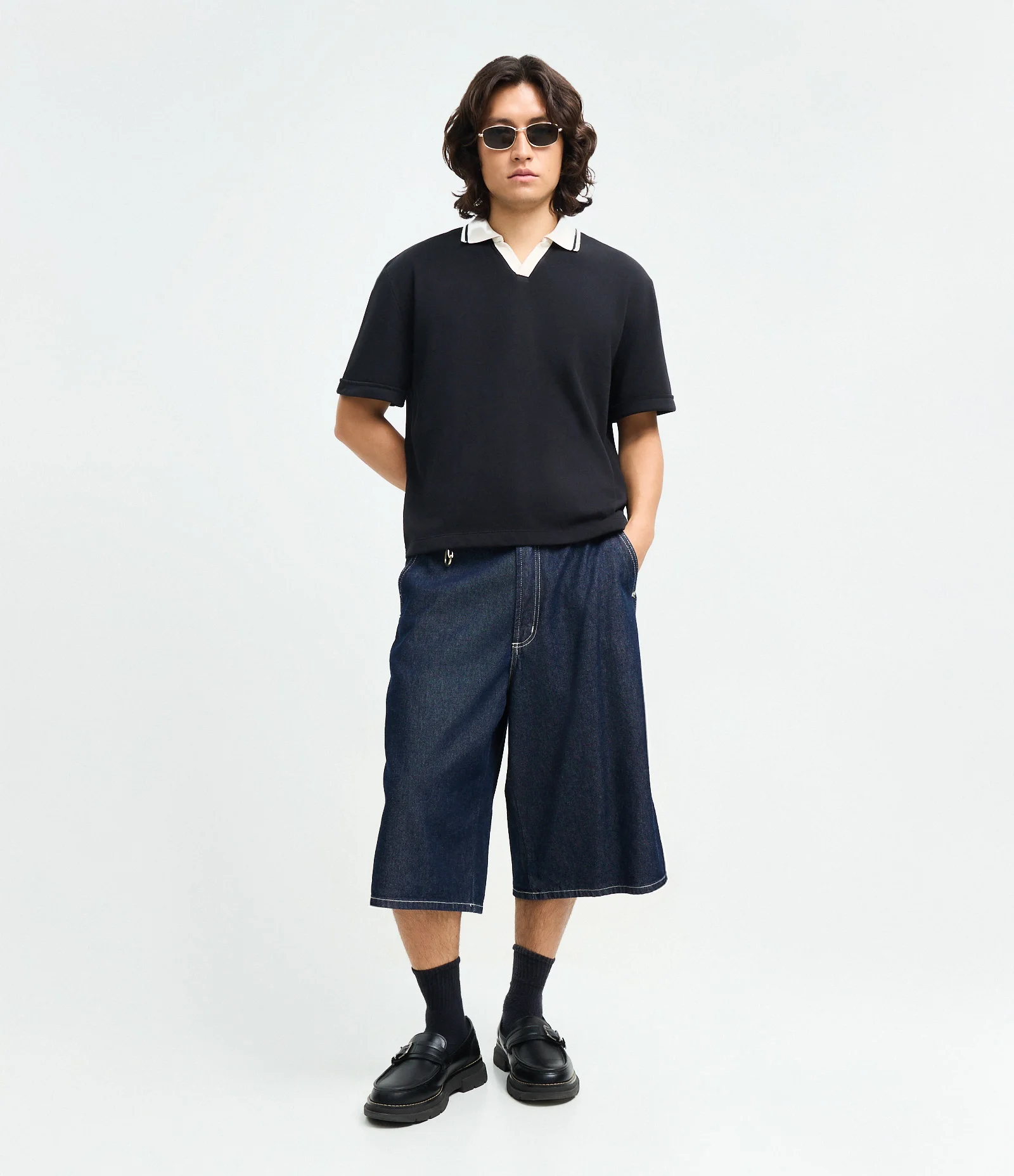 Camiseta Boxy em Crepe com Gola Polo Contrastante Preto 2