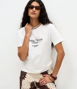 Camiseta em Algodão com Lettering Bordado e Gola Contrastante