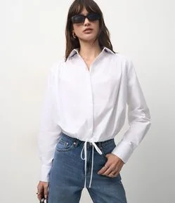 Camisa em Tricoline com Ajuste por Amarração na Barra