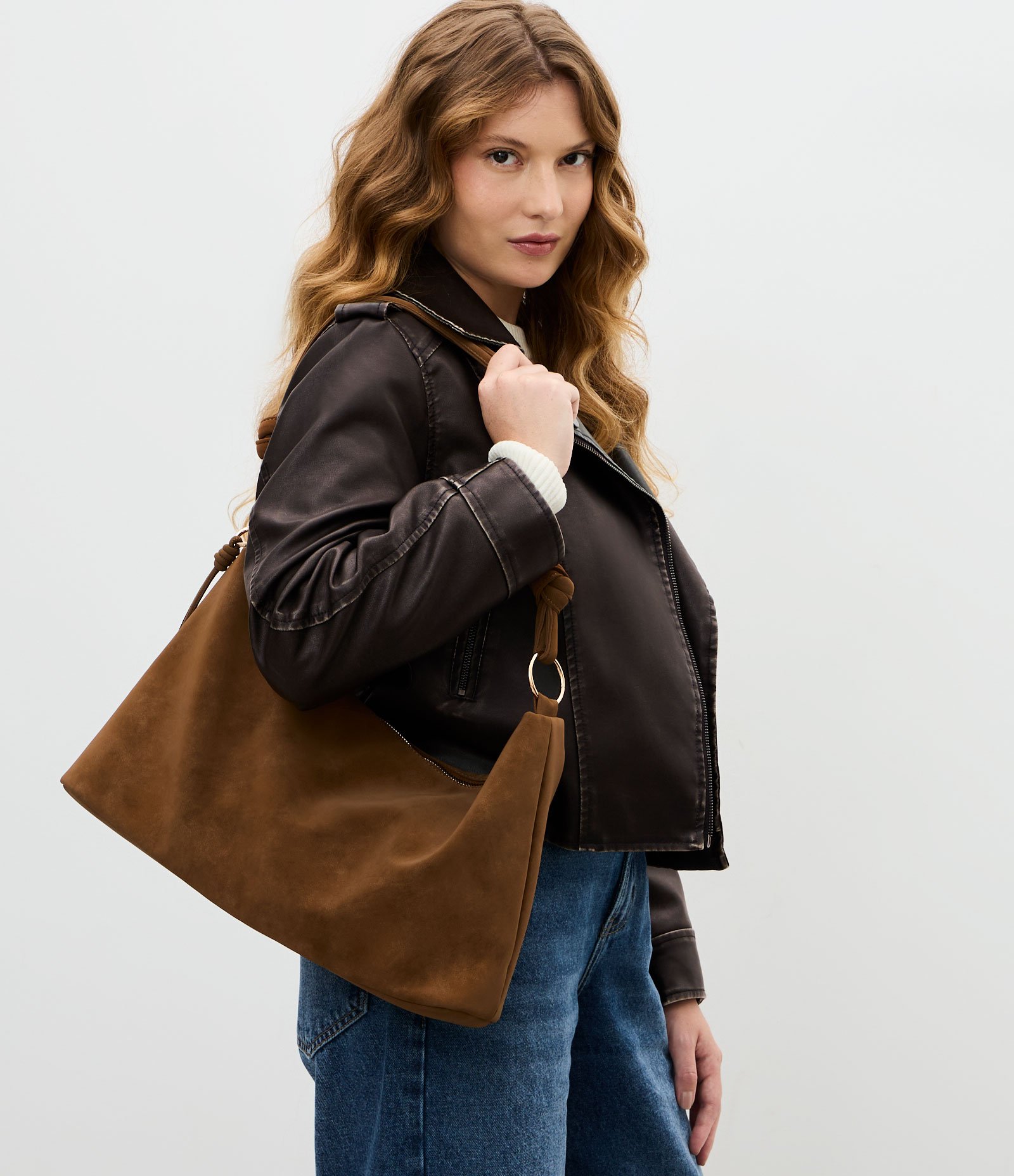 Bolsa Shoulder Grande em Suede com Nó nas Alças Marrom 1