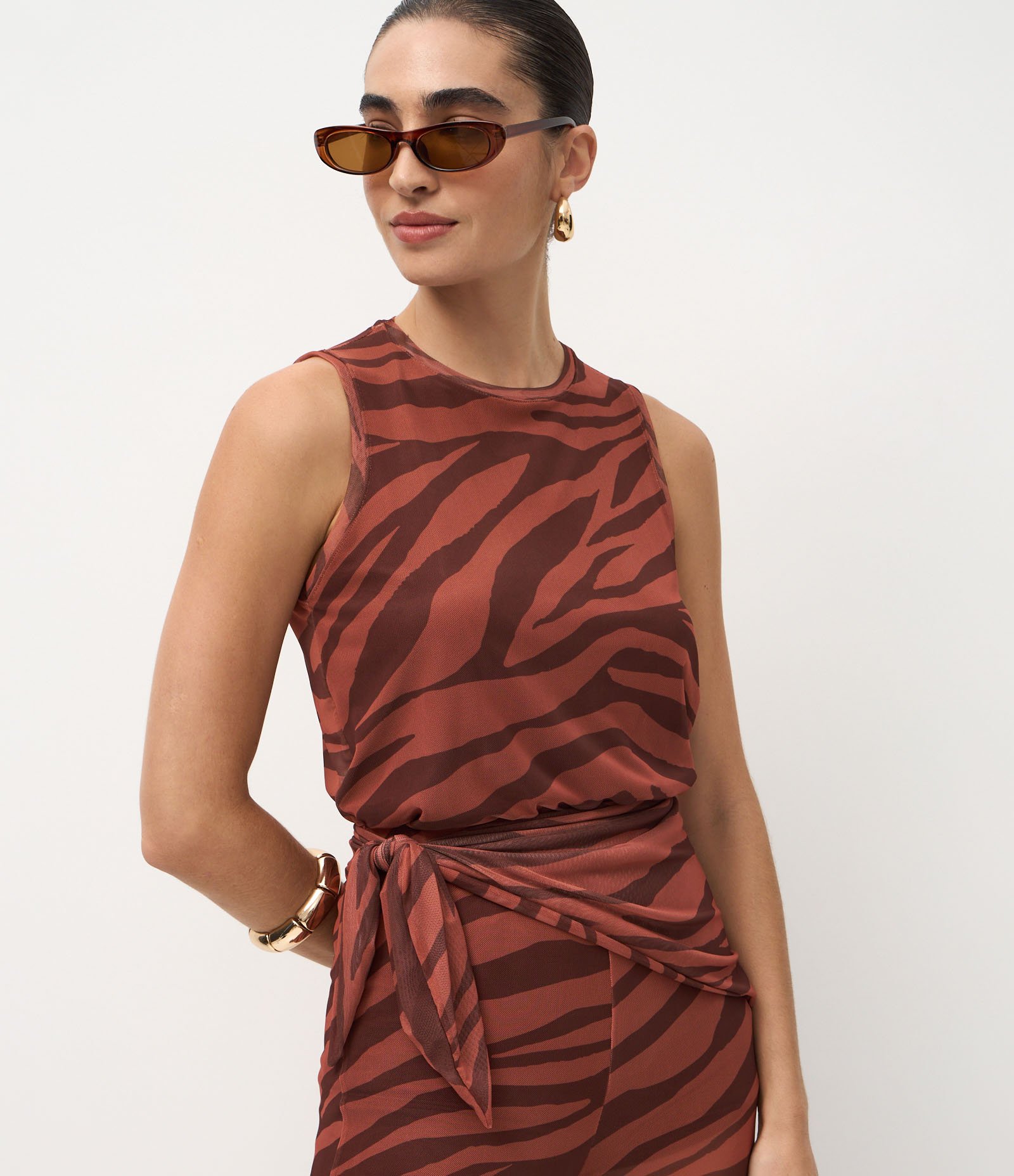 Blusa sem Manga em Tule com Estampa Orgânica Marrom 1