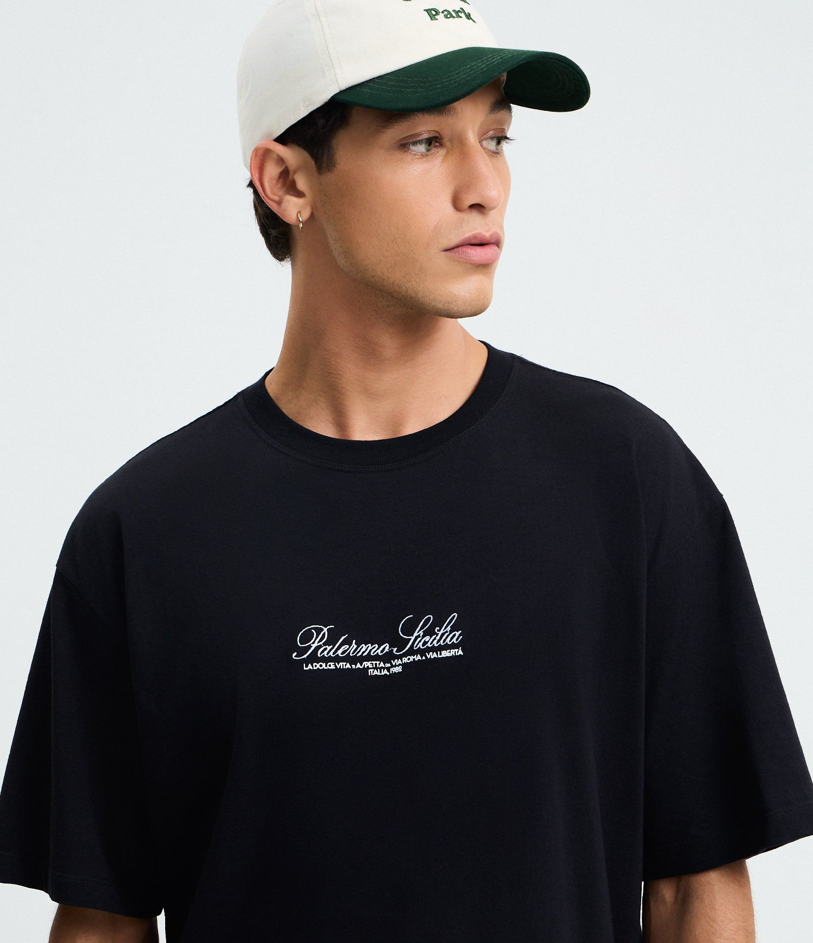 Camiseta Boxy em Algodão com Lettering Bordado Preto 3