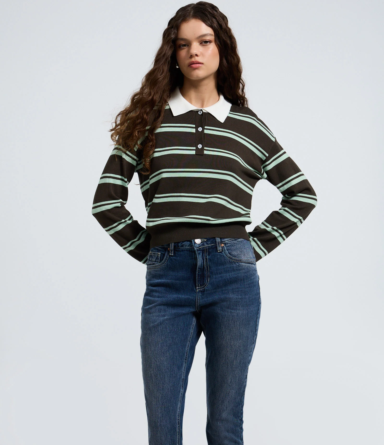 Calça Flare em Jeans com Cintura Média Five Pockets Azul Escuro 2