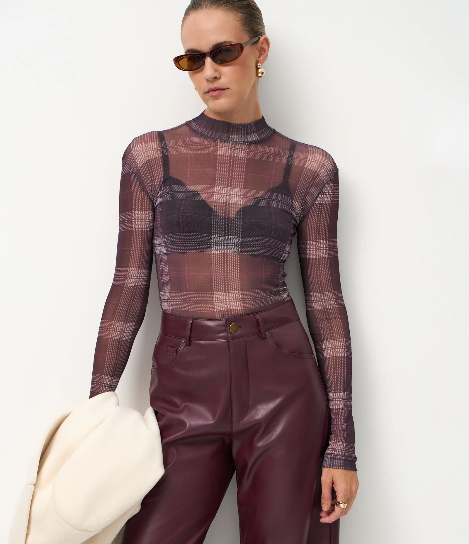 Blusa em Tule com Estampa Xadrez Cinza 1