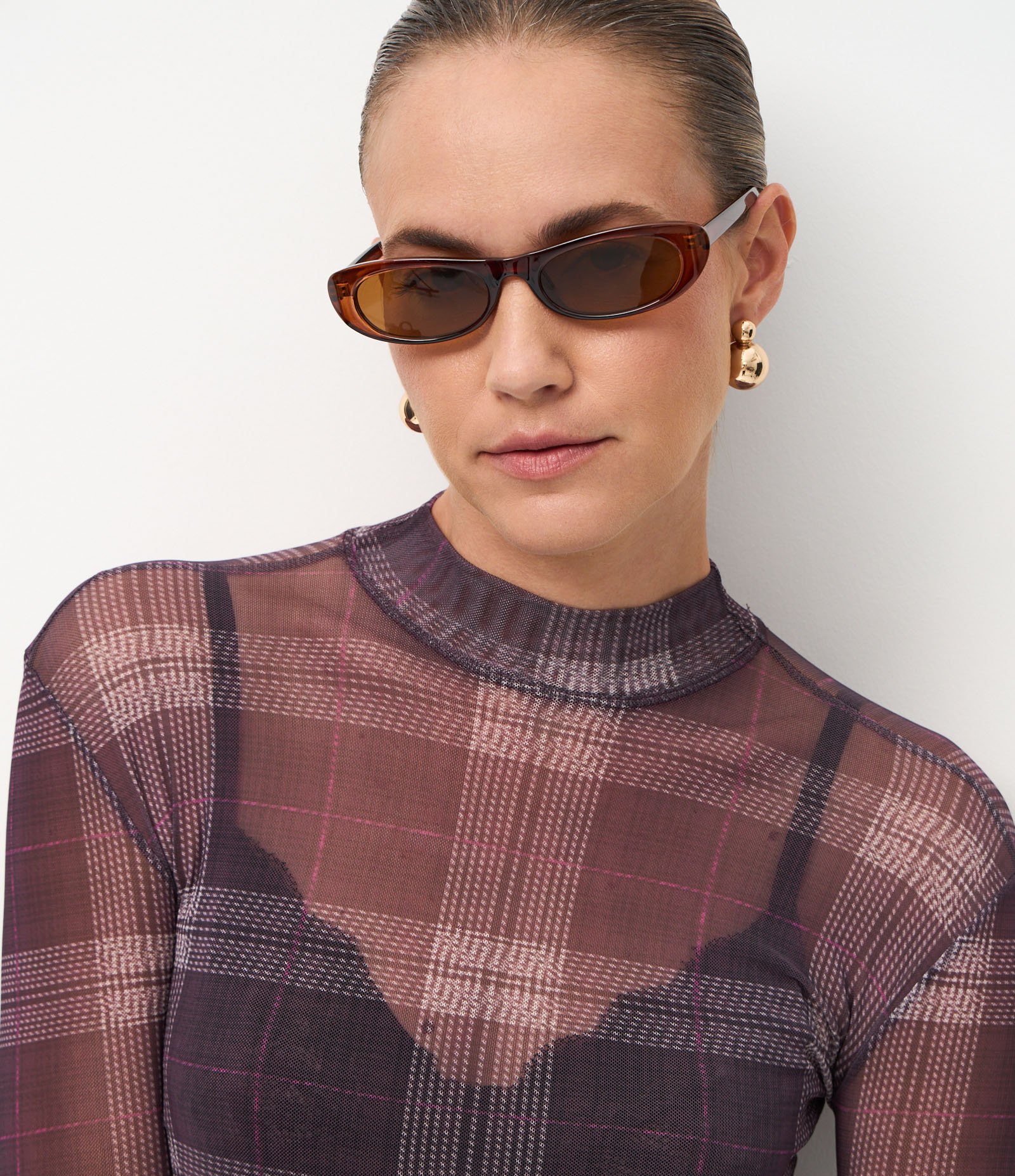 Blusa em Tule com Estampa Xadrez Cinza 3