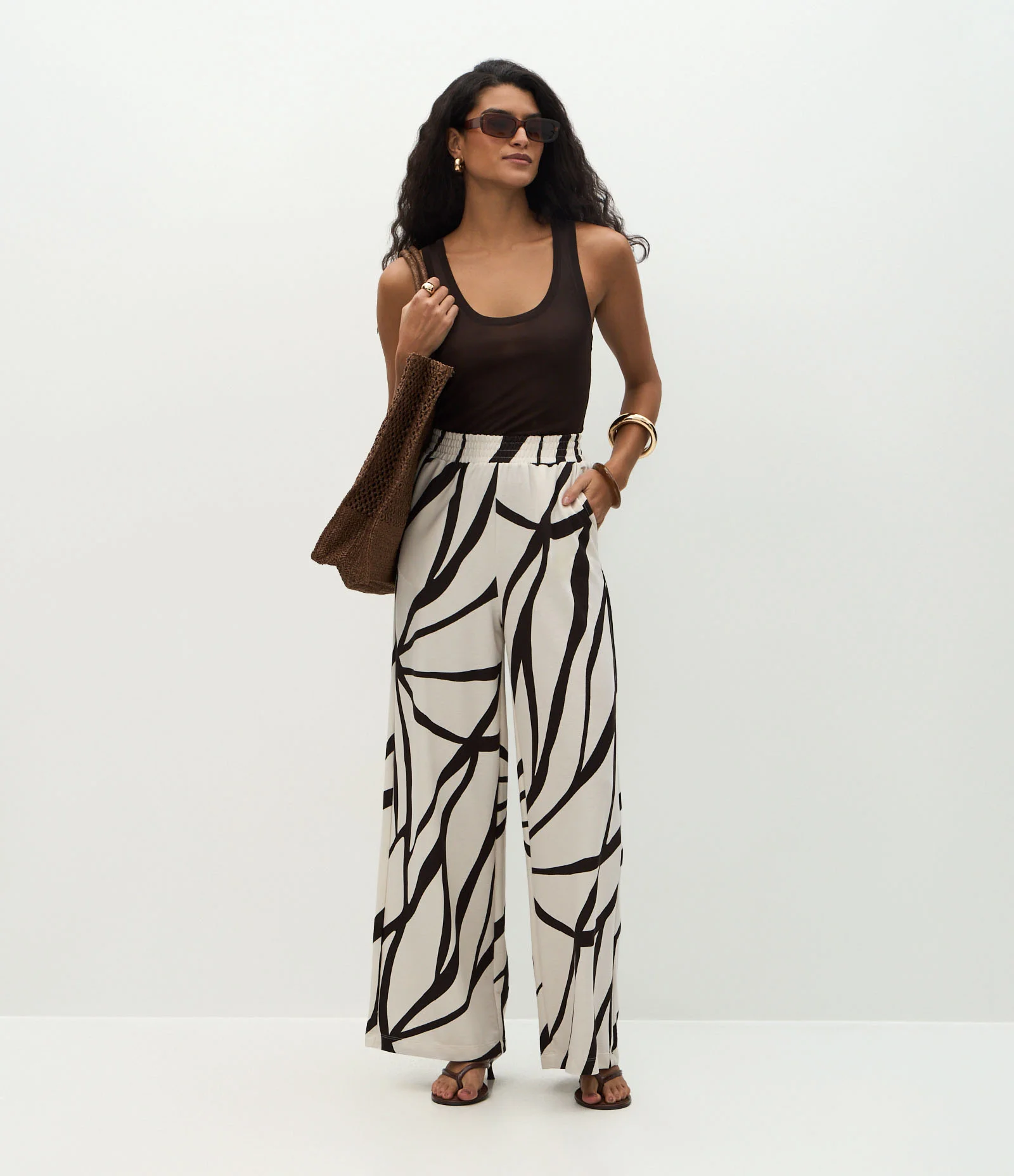 Calça Reta Comprida com Estampa Abstrata Branco/Preto 1