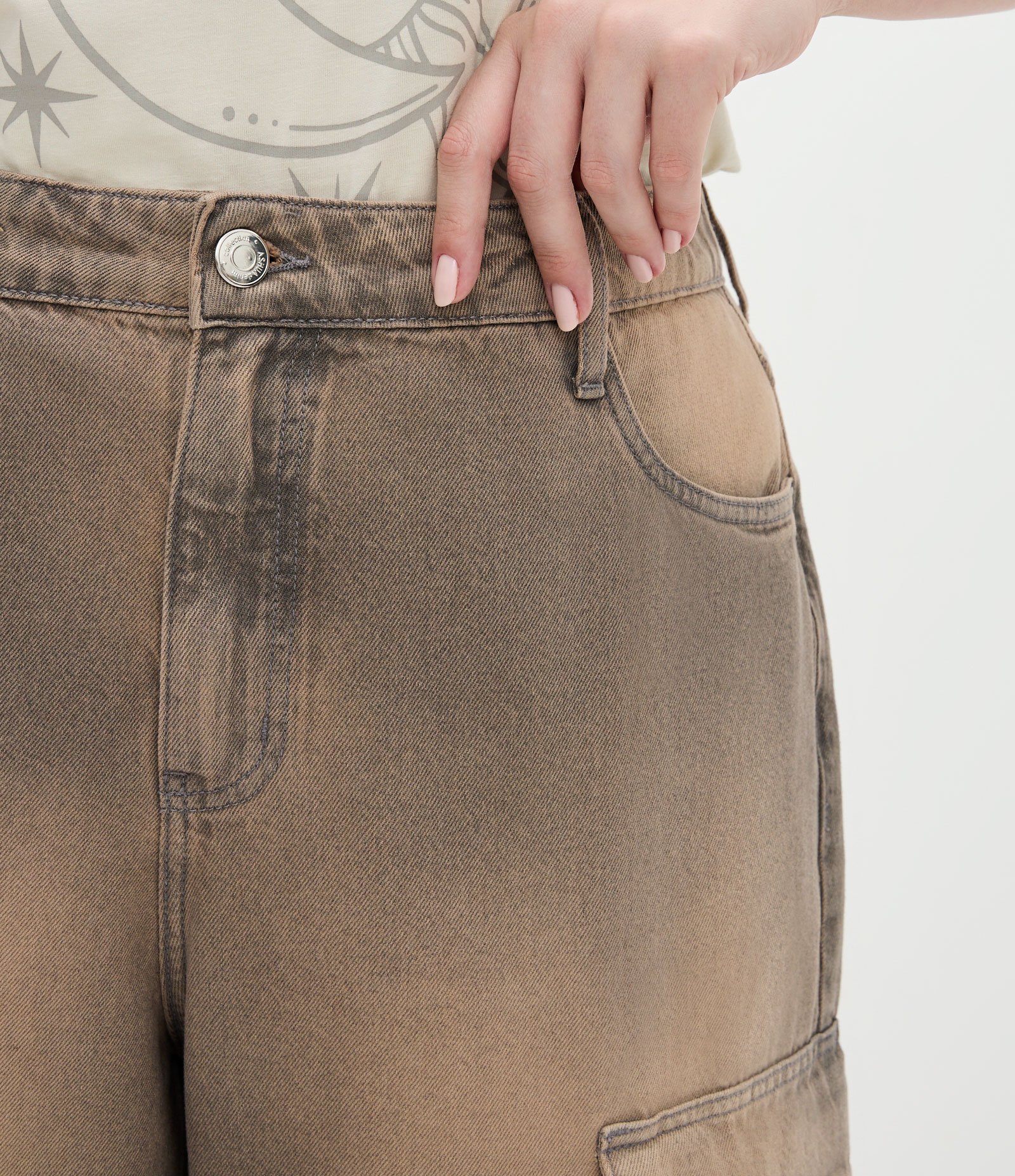Calça Wide em Jeans com Bolsos Cargo Curve & Plus Size Marrom 4