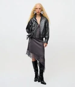 Saia Acetinada Assimétrica com Renda na Barra