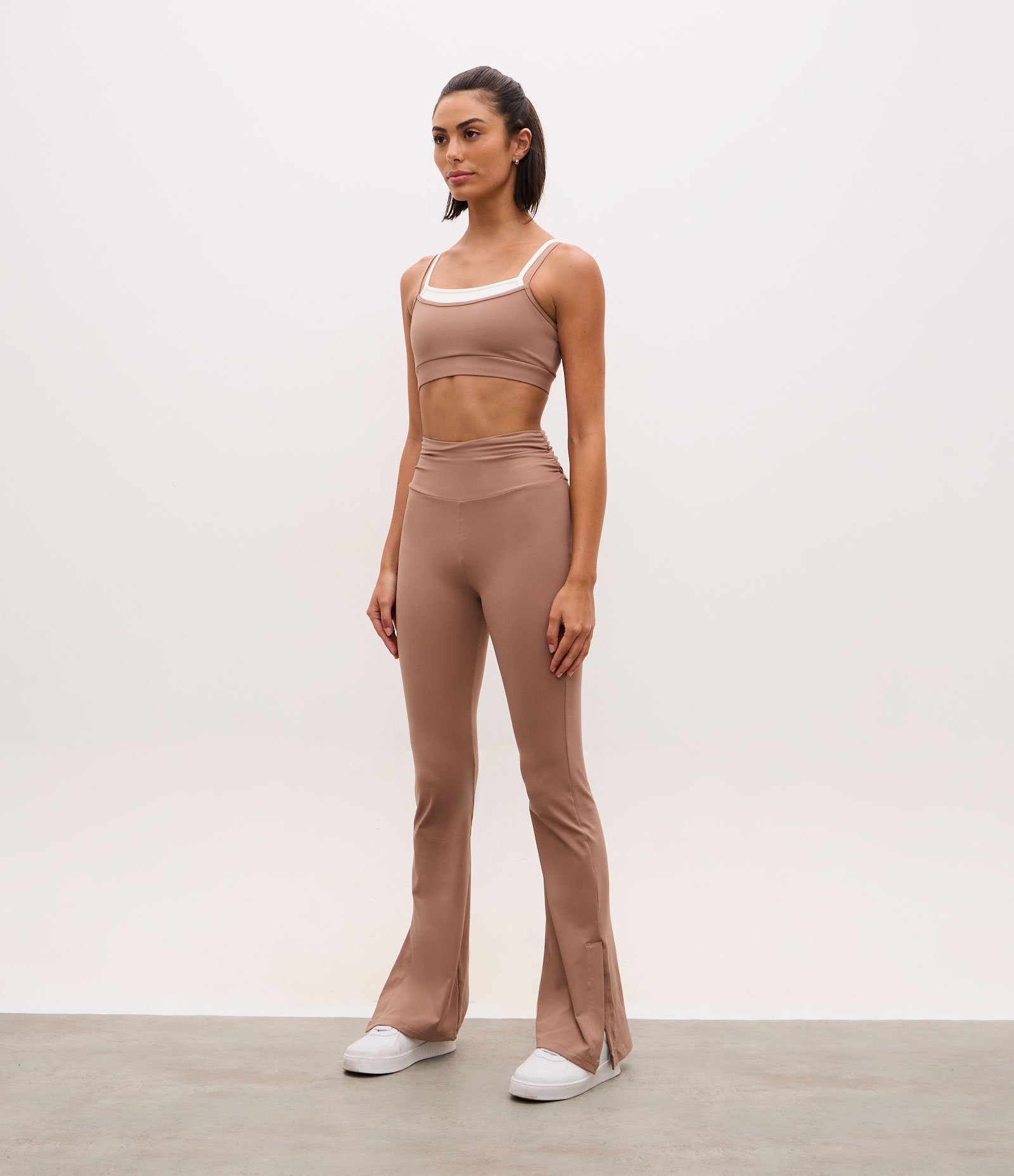 Top Esportivo em Microfibra com Sobreposição Bege/Branco 2