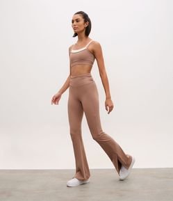 Calça Flare Esportiva com Franzido Lateral e Fenda na Barra