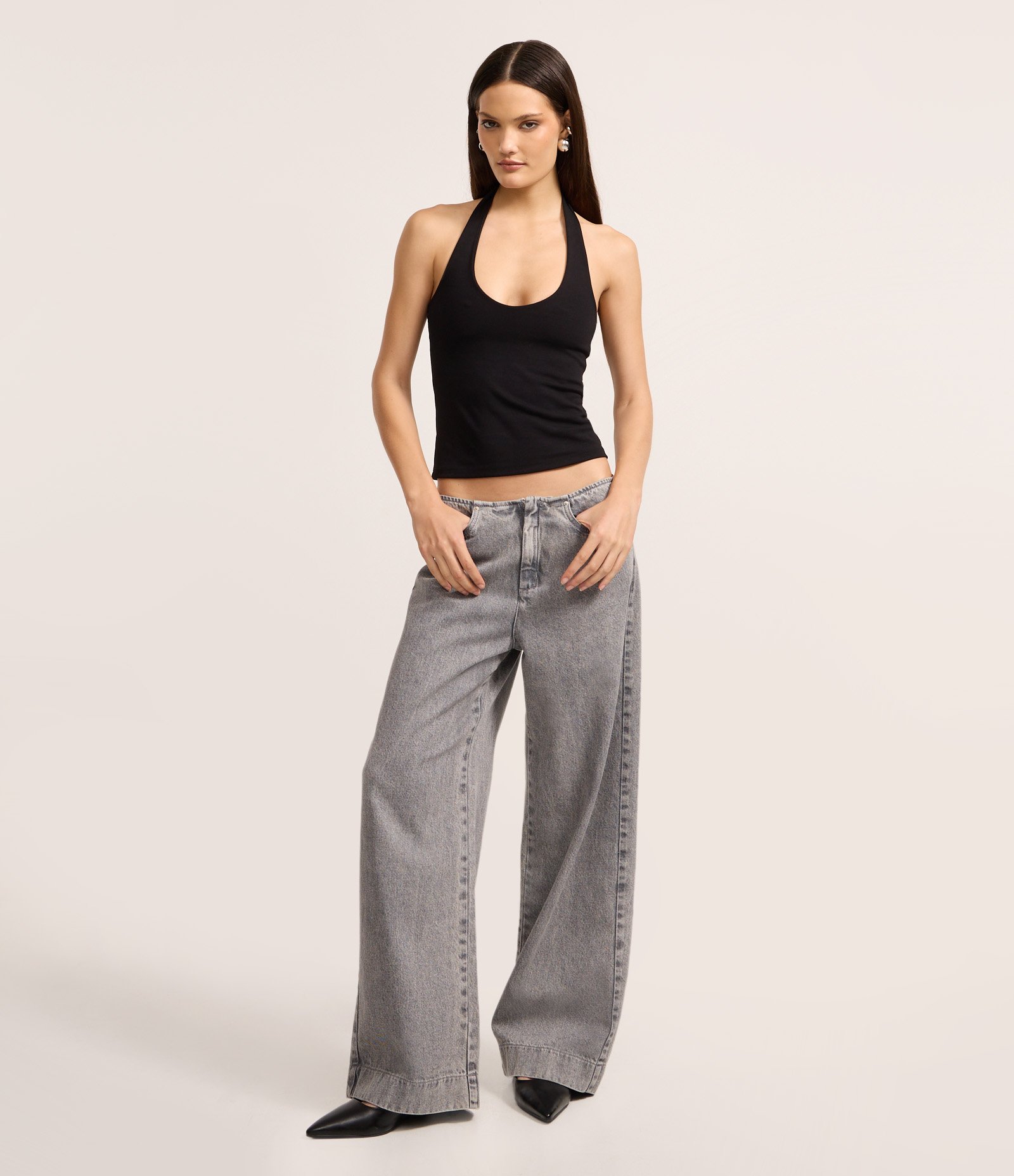 Calça Ampla Cintura Baixa em Jeans com Bolsos Cinza 1