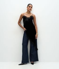 Vestido Curto em Veludo com Renda e Ponta