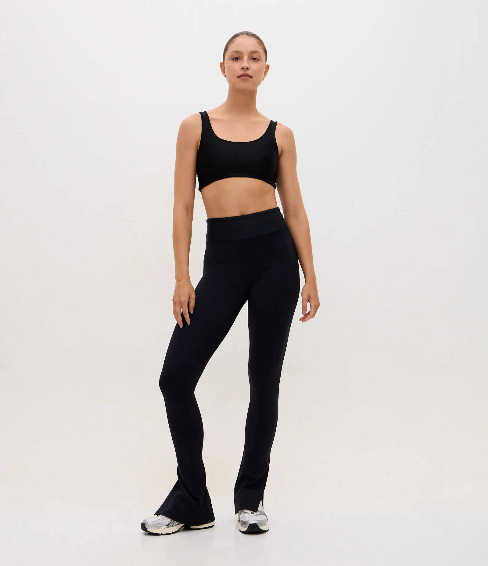 Calça Legging Flare Esportiva em Microfibra com Fenda Preto 2