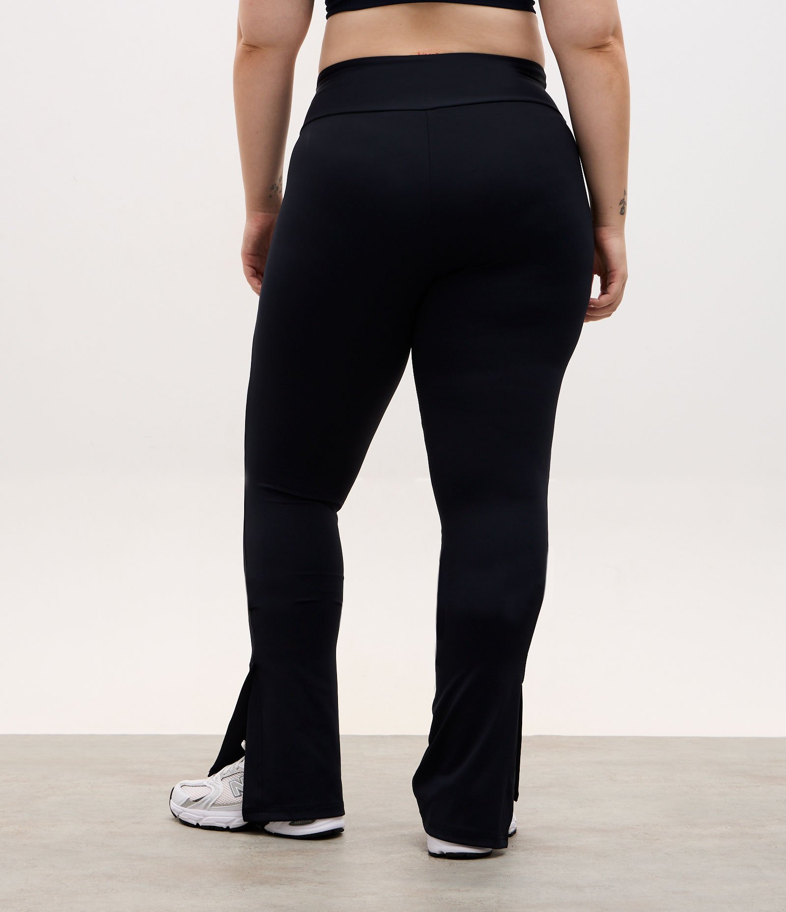 Calça Legging Flare Esportiva em Microfibra com Fenda Preto 9