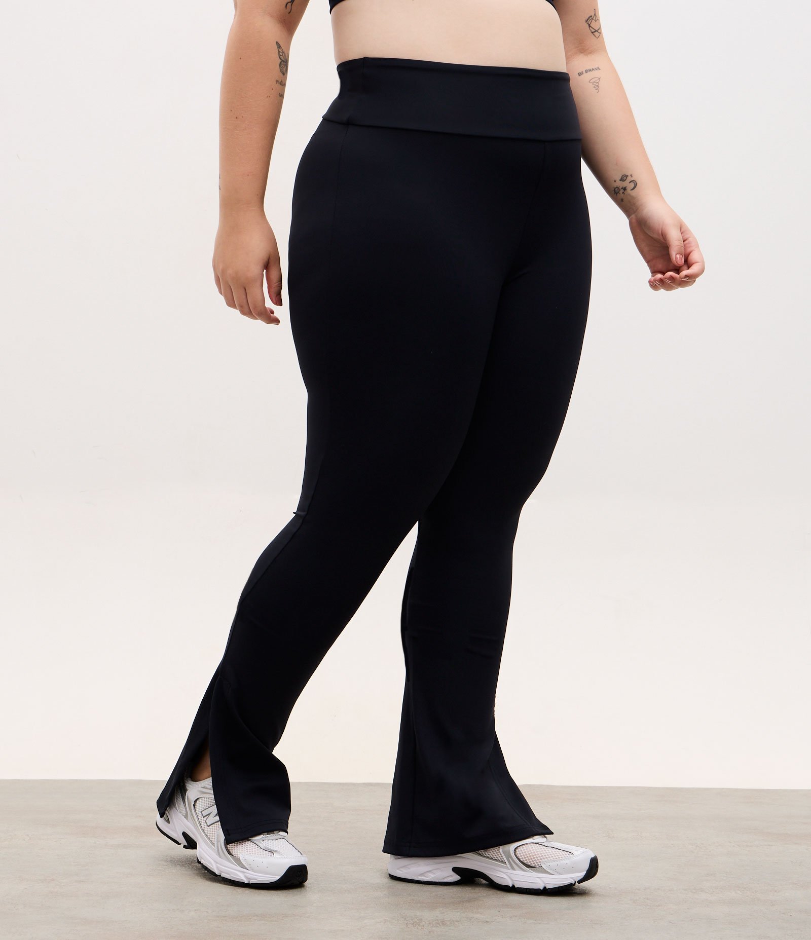 Calça Legging Flare Esportiva em Microfibra com Fenda Preto 6