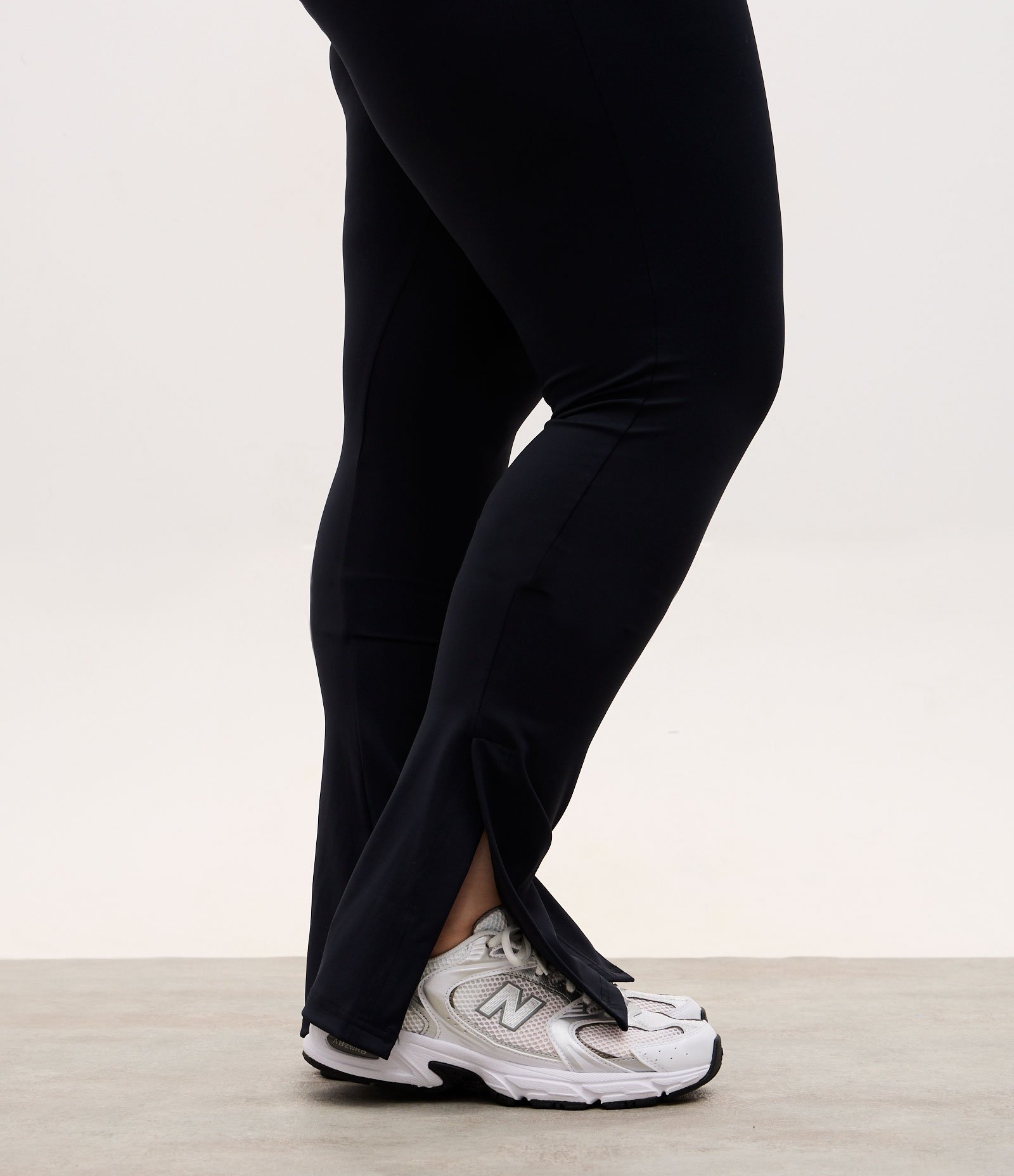 Calça Legging Flare Esportiva em Microfibra com Fenda Preto 7