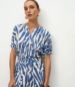 Blusa em Piquet com Elástico nas Mangas e Estampa Abstrata