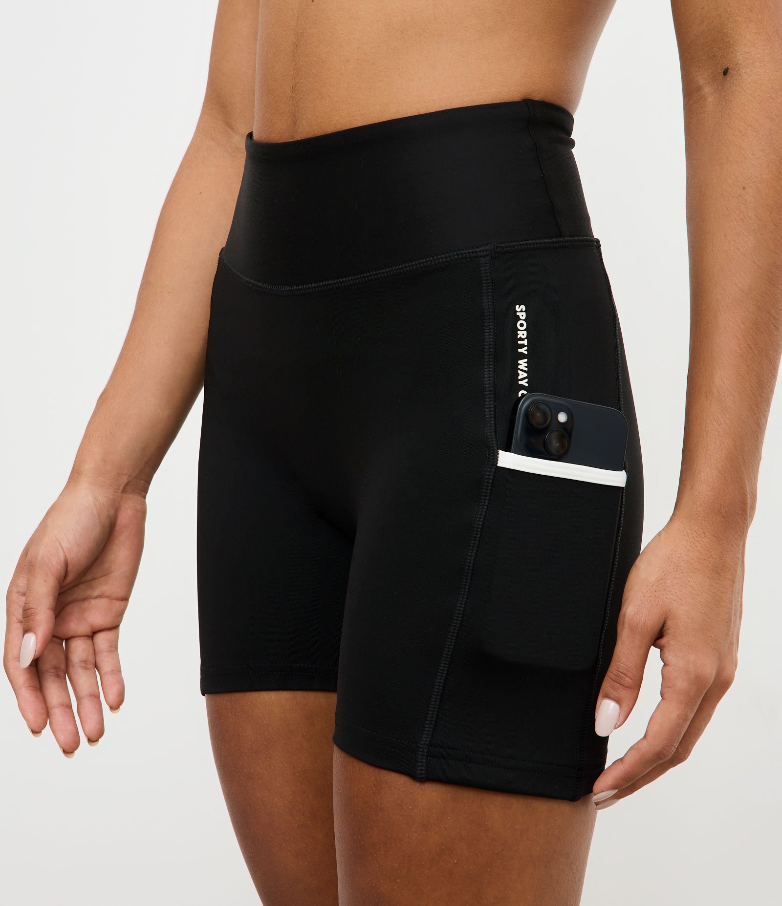 Bermuda Esportiva em Microfibra com Bolso Funcional Preto 1