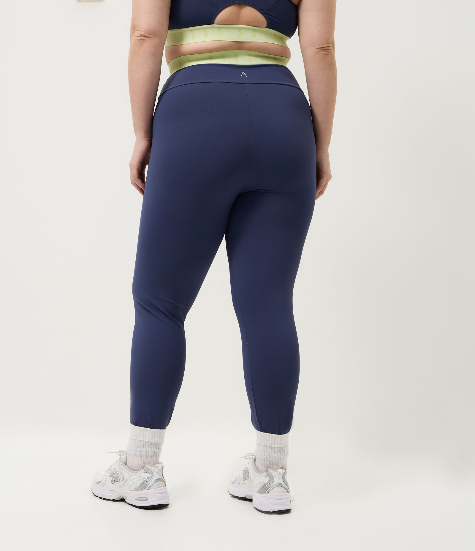 Calça Legging Esportiva com Faixa Lateral Contrastante Curve & Plus Size Azul 4