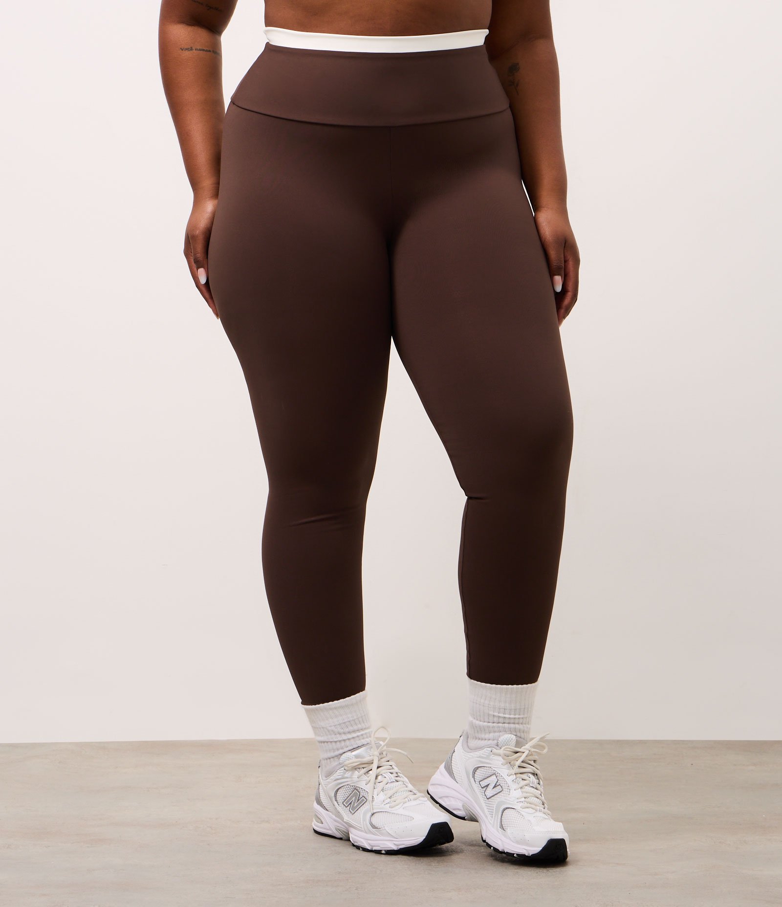 Calça Legging Contraste Maxxi com Recorte Marrom 5