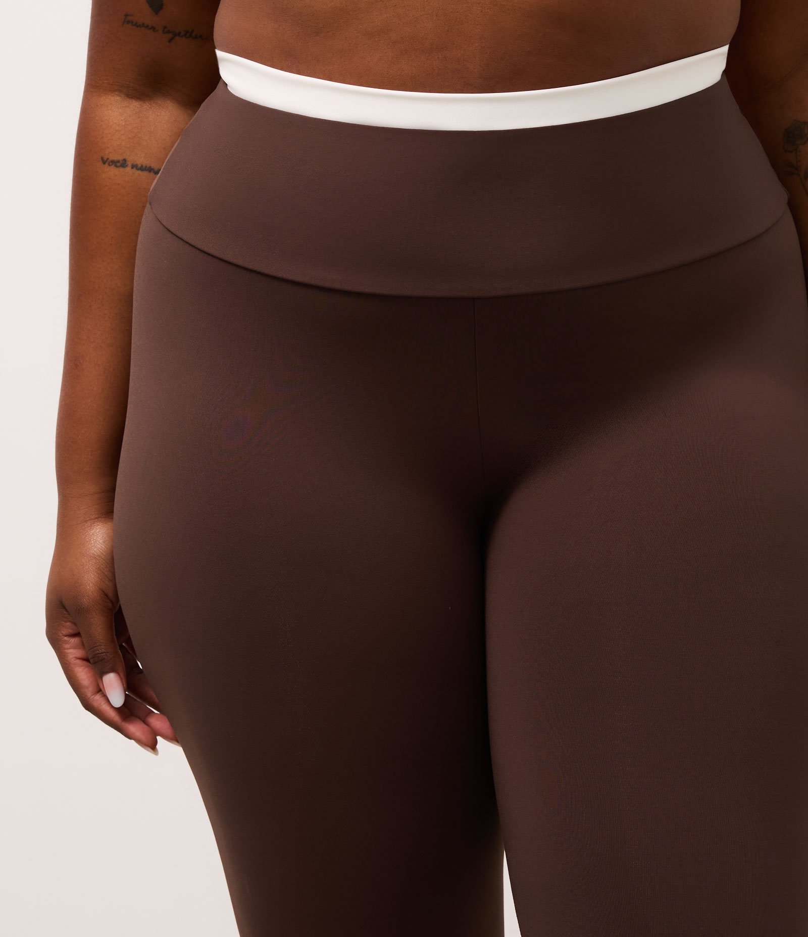 Calça Legging Contraste Maxxi com Recorte Marrom 6