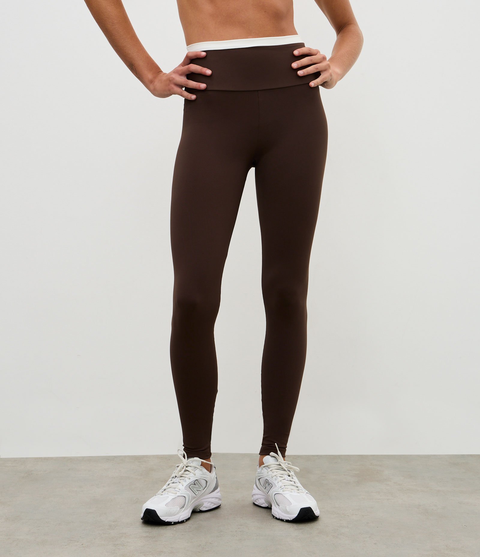 Calça Legging Contraste Maxxi com Recorte Marrom 2