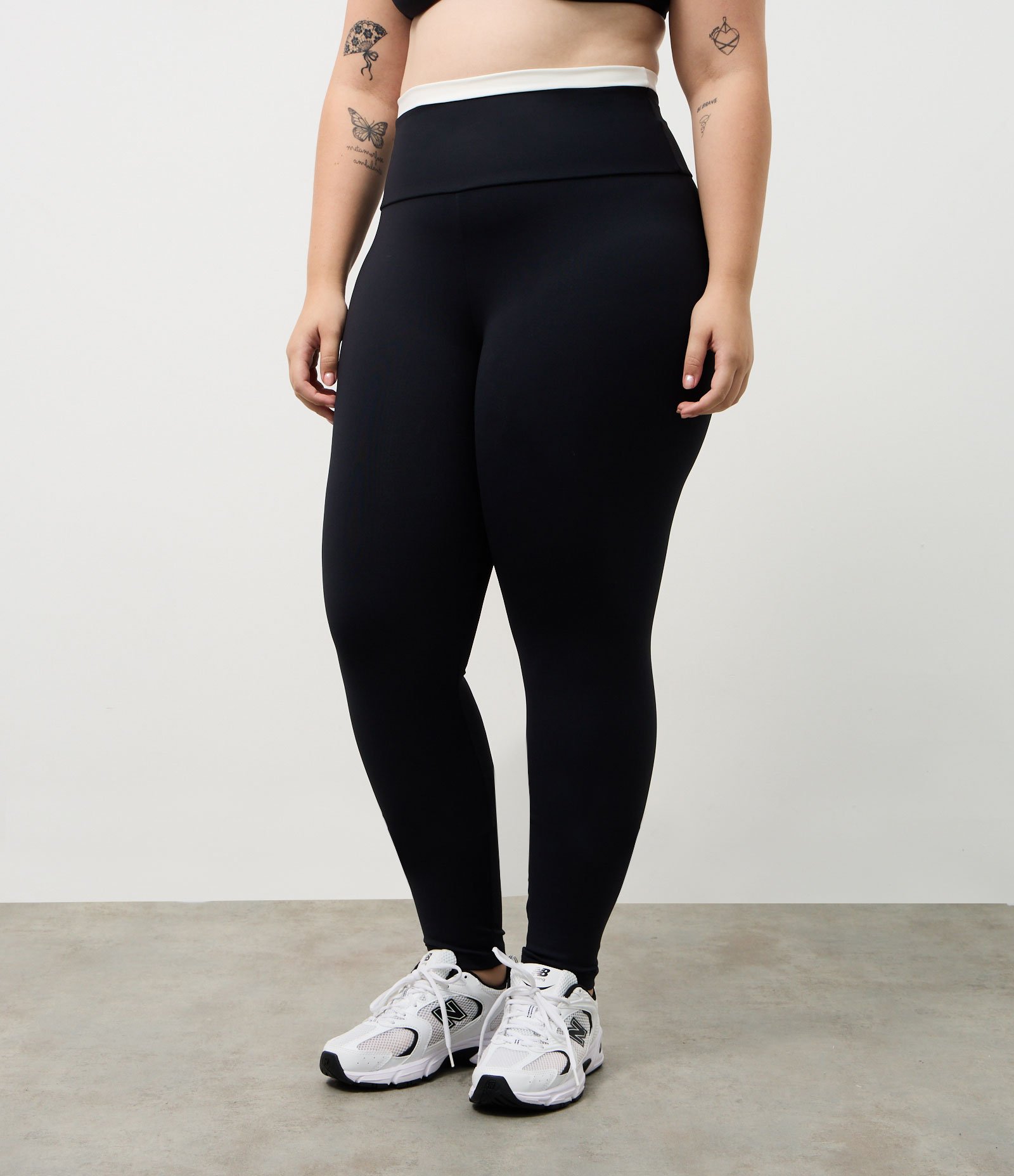 Calça Legging Contraste Maxxi com Recorte Preto 2