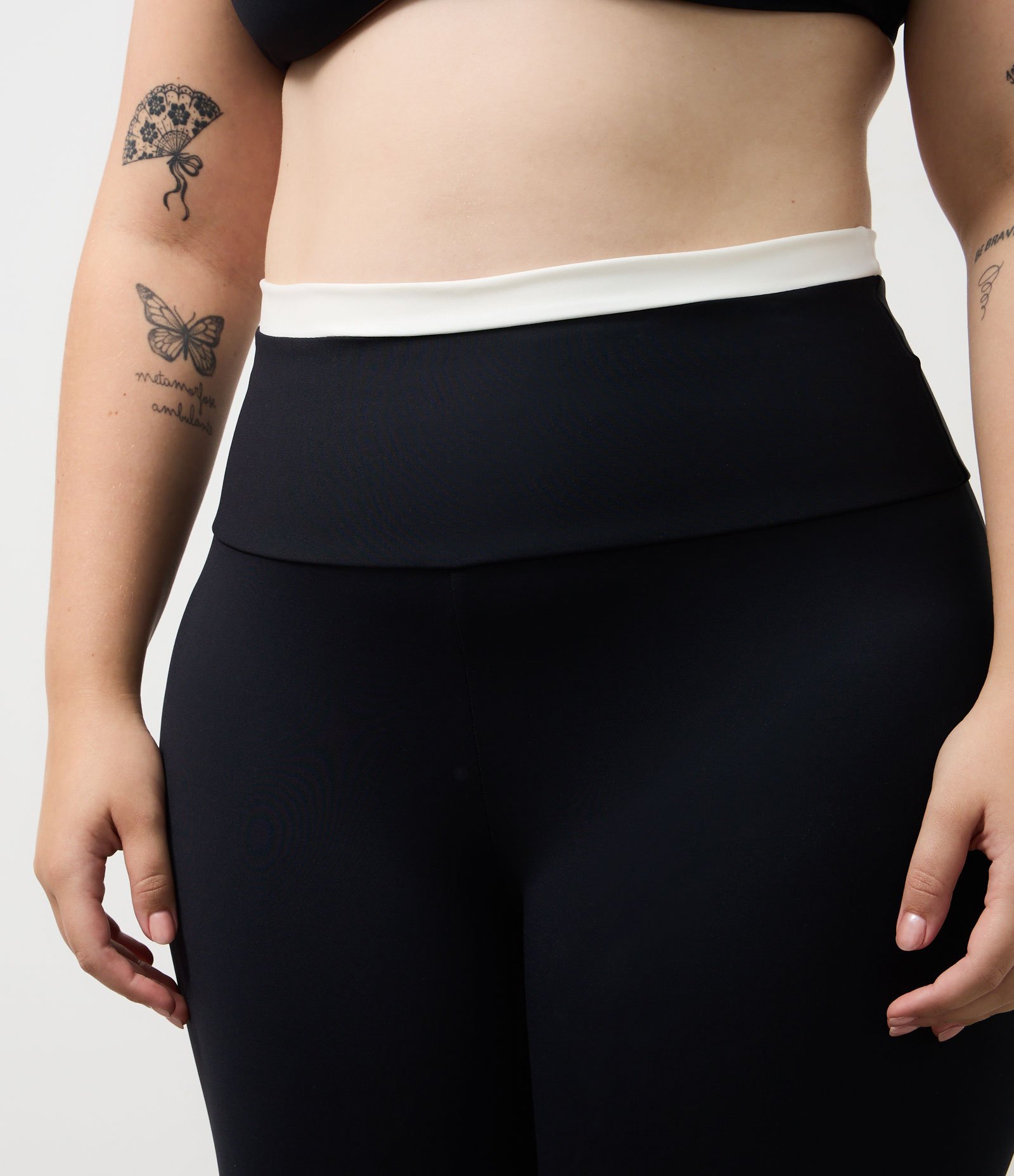 Calça Legging Contraste Maxxi com Recorte Preto 3